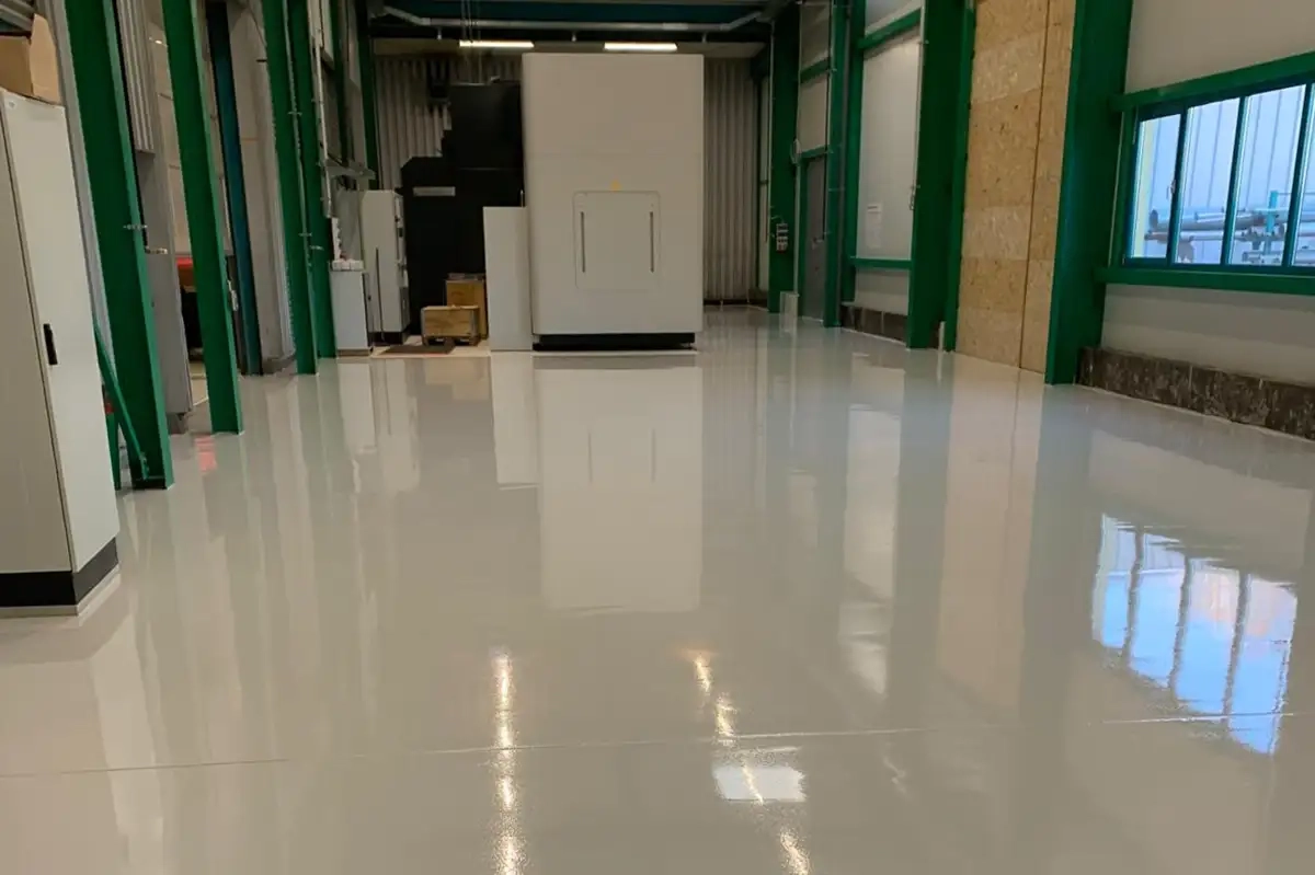 Résine de sol industriel epoxy - après